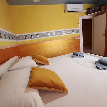 Pia Apartment Dugi Rat Bagian luar foto