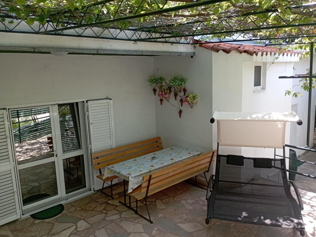 Pia Apartment Dugi Rat Bagian luar foto