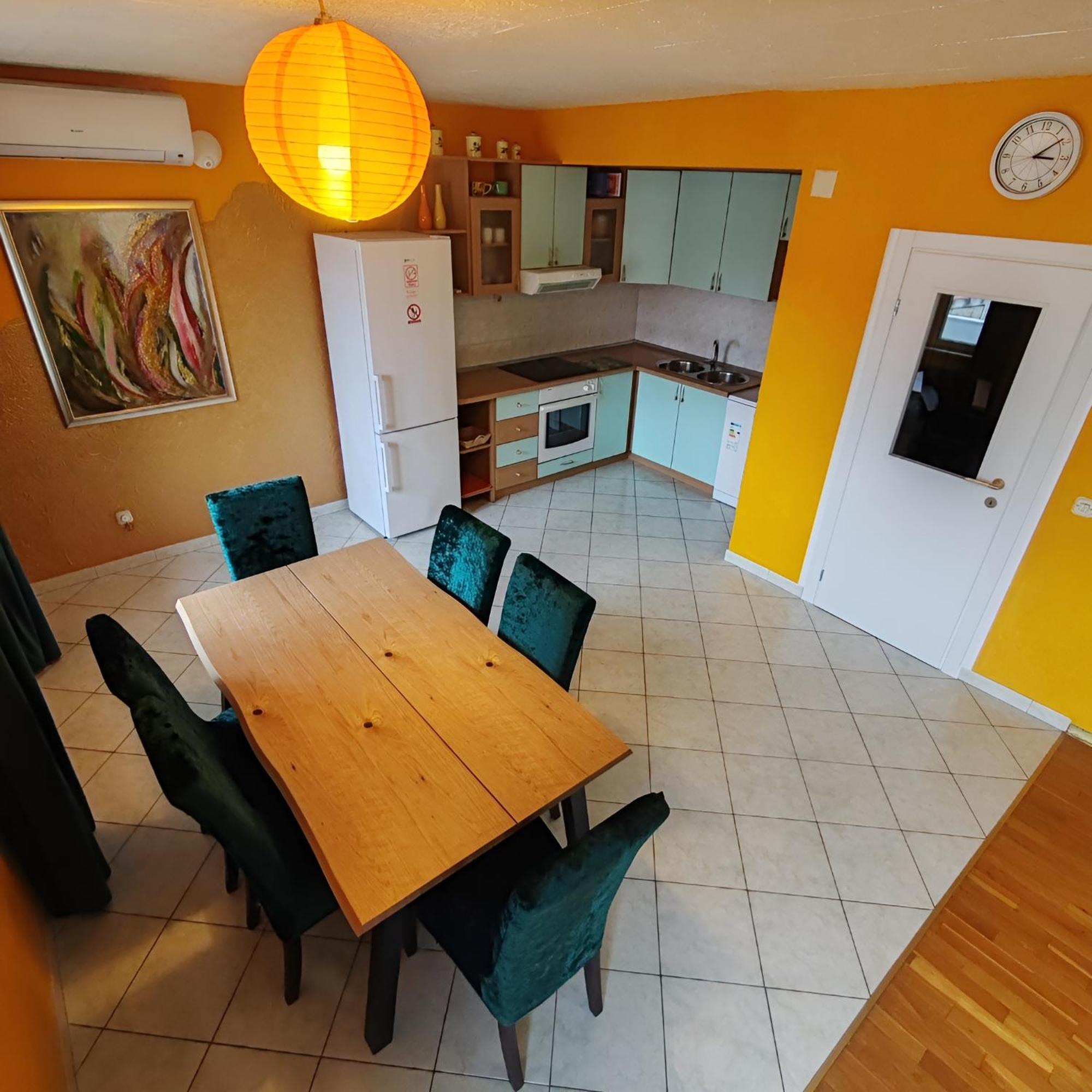 Pia Apartment Dugi Rat Bagian luar foto