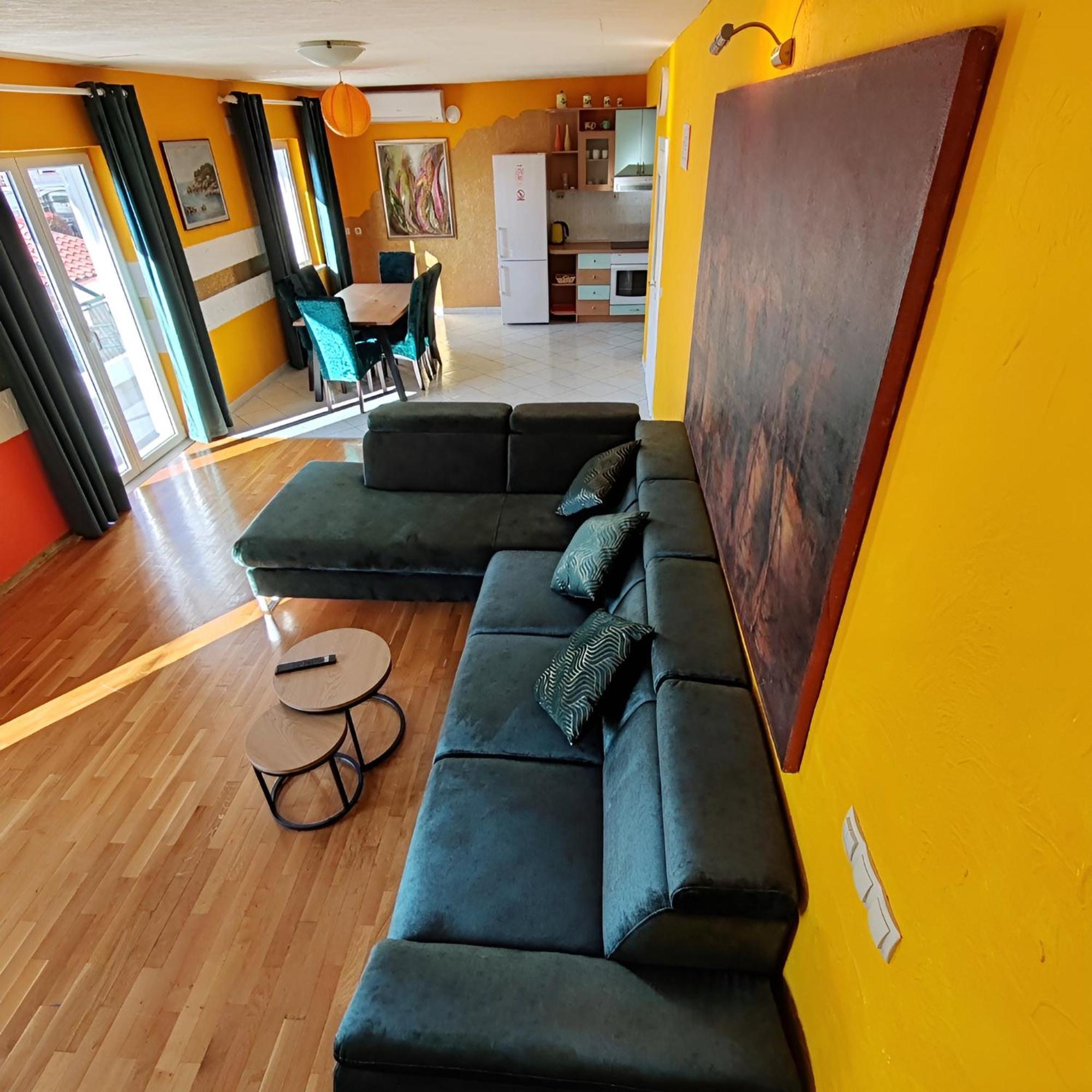 Pia Apartment Dugi Rat Bagian luar foto
