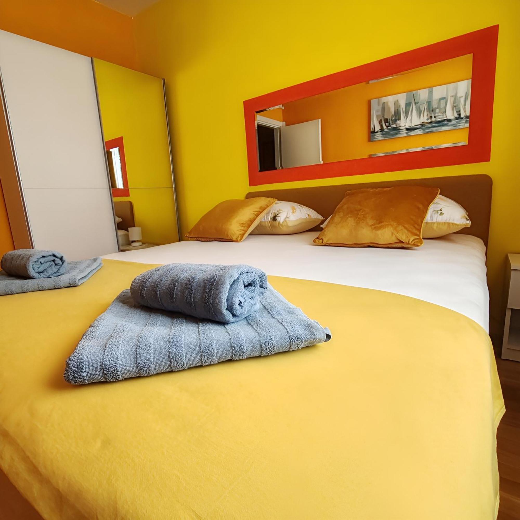 Pia Apartment Dugi Rat Bagian luar foto