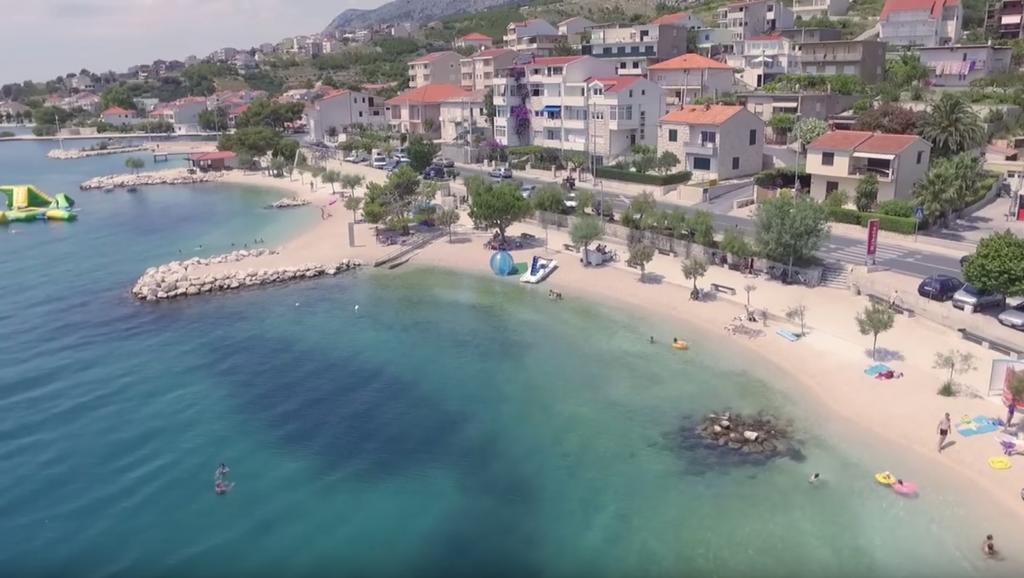 Pia Apartment Dugi Rat Bagian luar foto