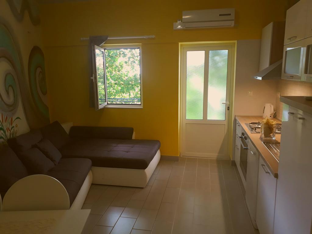 Pia Apartment Dugi Rat Bagian luar foto