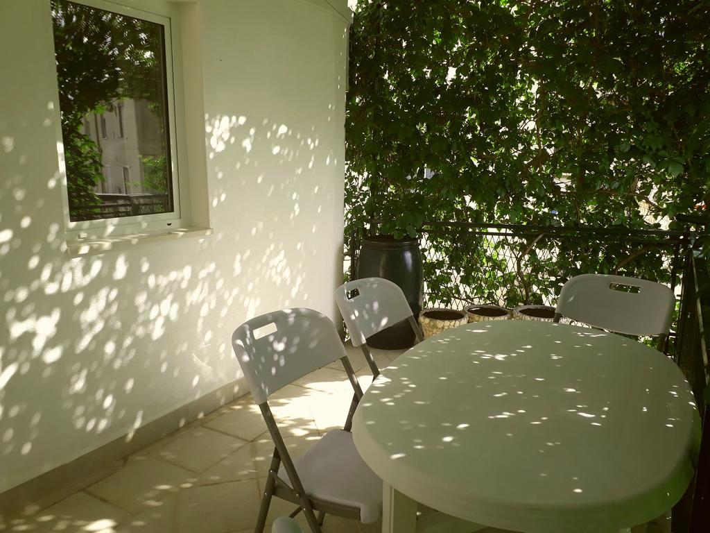 Pia Apartment Dugi Rat Bagian luar foto