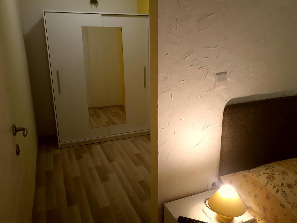 Pia Apartment Dugi Rat Bagian luar foto