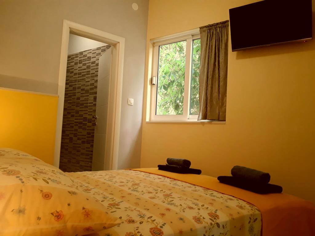 Pia Apartment Dugi Rat Bagian luar foto