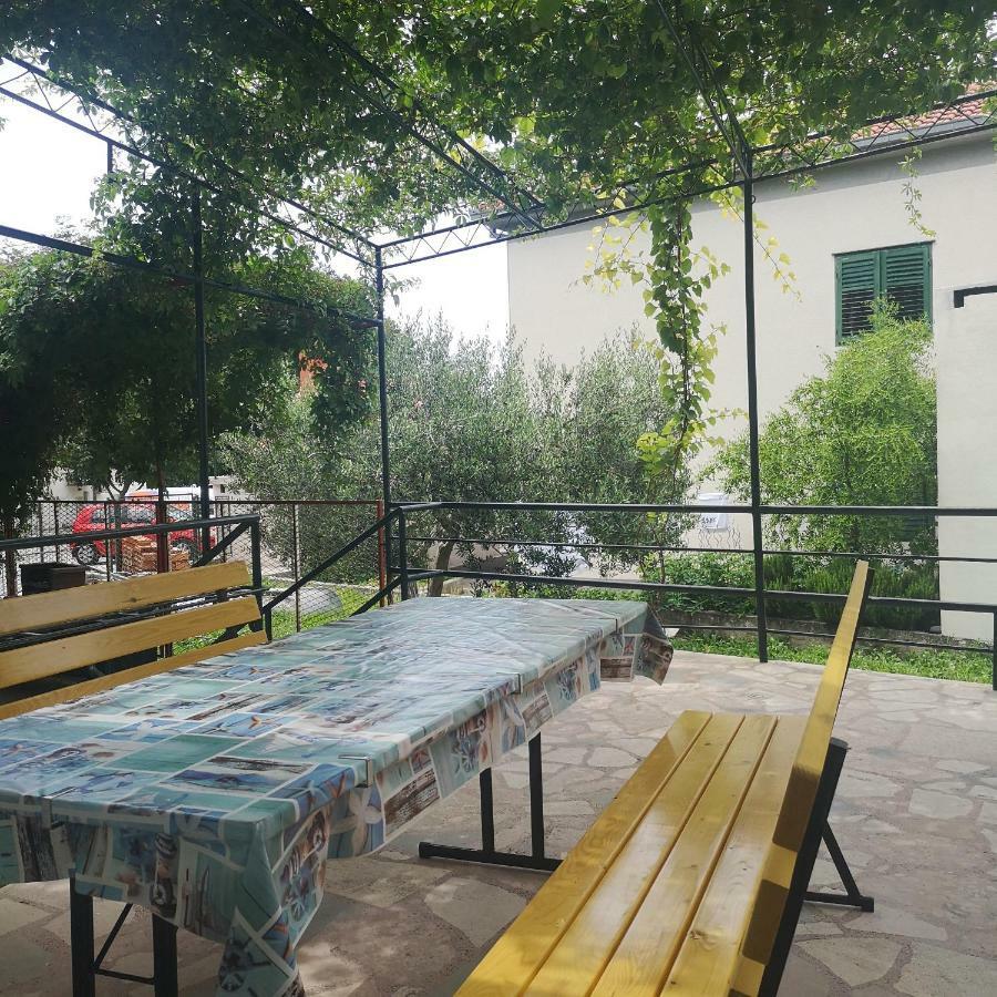 Pia Apartment Dugi Rat Bagian luar foto