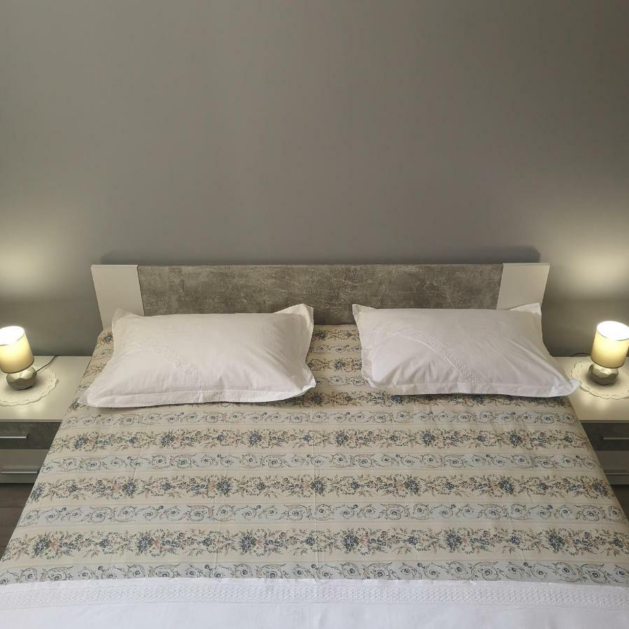 Pia Apartment Dugi Rat Bagian luar foto